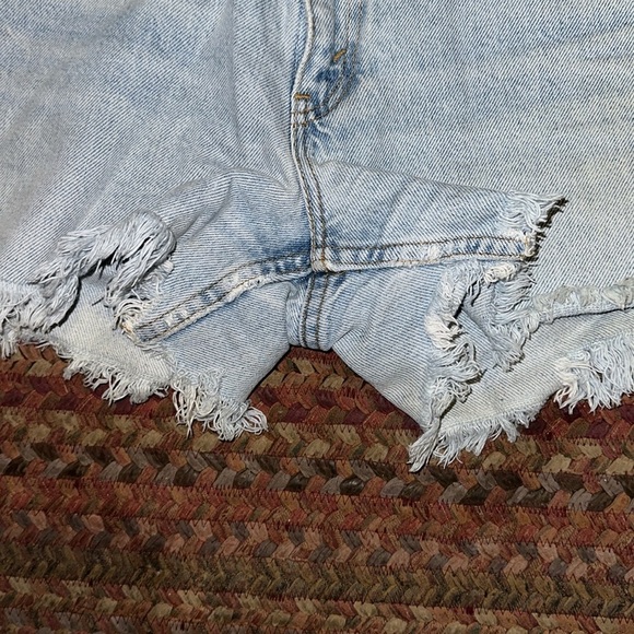 SOLD VTG LEVIS 550 LIGHT WASH CUT OFF DENIM SHORTS - Picture 5 of 5